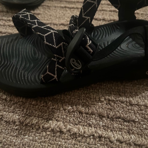 Black and white Chaco size 9 - Picture 2 of 4